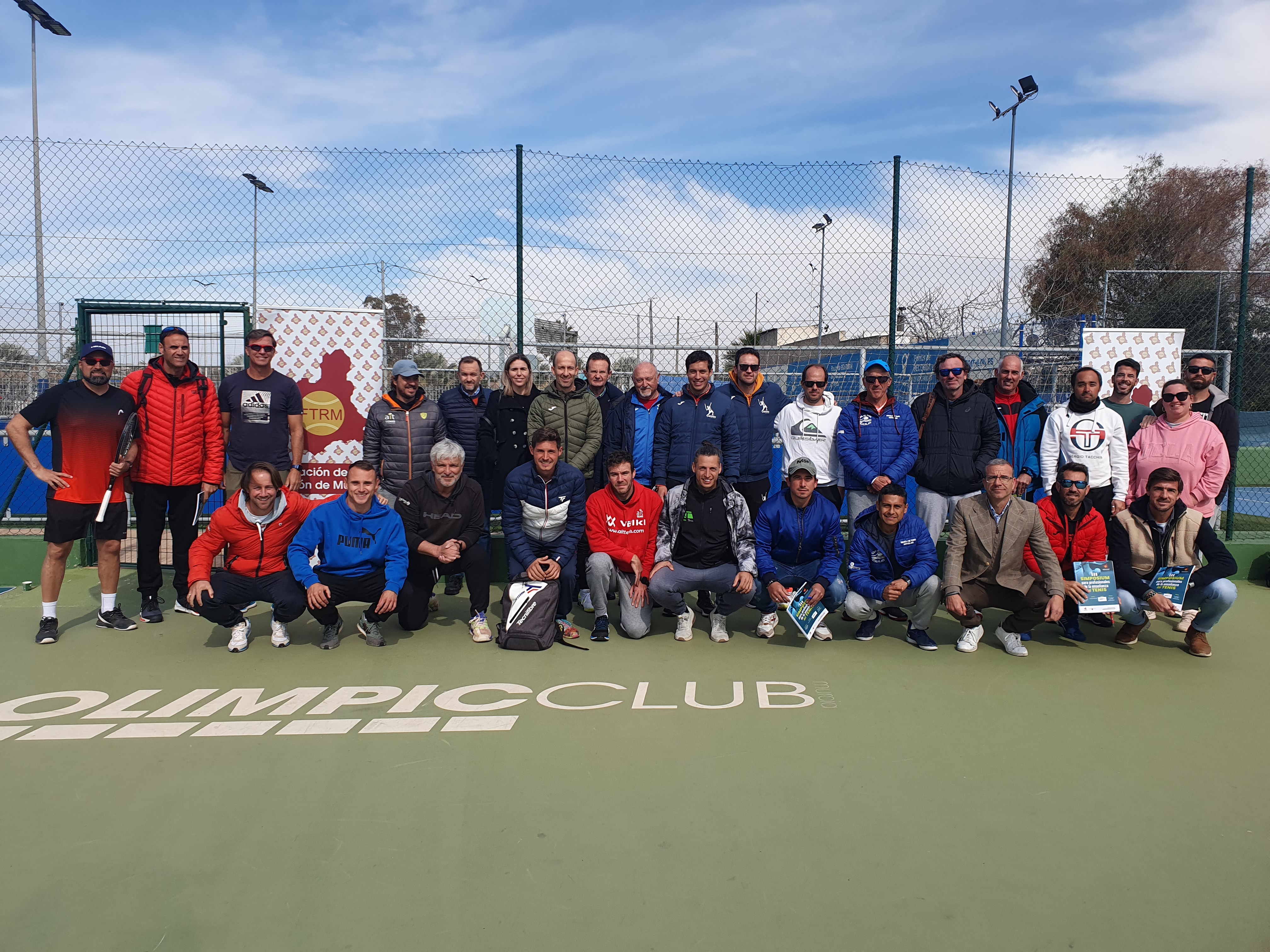 Grupo de asistentes y ponentes